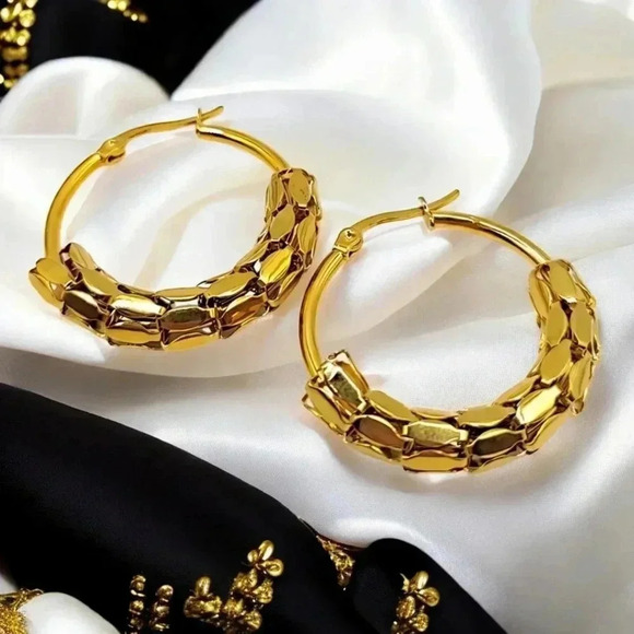 ๐๏ธ18K Gold Plated Stainless Steel Textured Hoop Earringsโจ Statement Jewelry - Picture 9 of 12